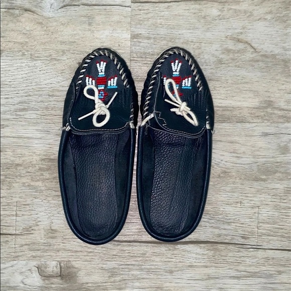 Minnetonka moccasins slip ins - Picture 1 of 4